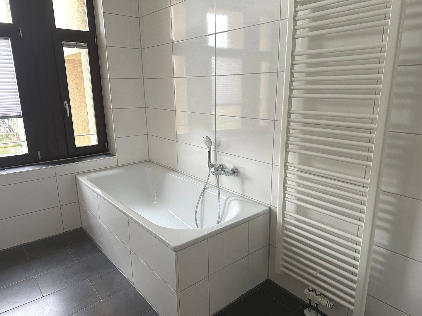 Kaßberg Top Lage mit Stellplatz - 3,5 Zimmer, Balkon, Tageslichtbad, Fußbodenheizung, Lift - energetisch mit Solarthermie! – Chemnitz – Vorschaubild 2
