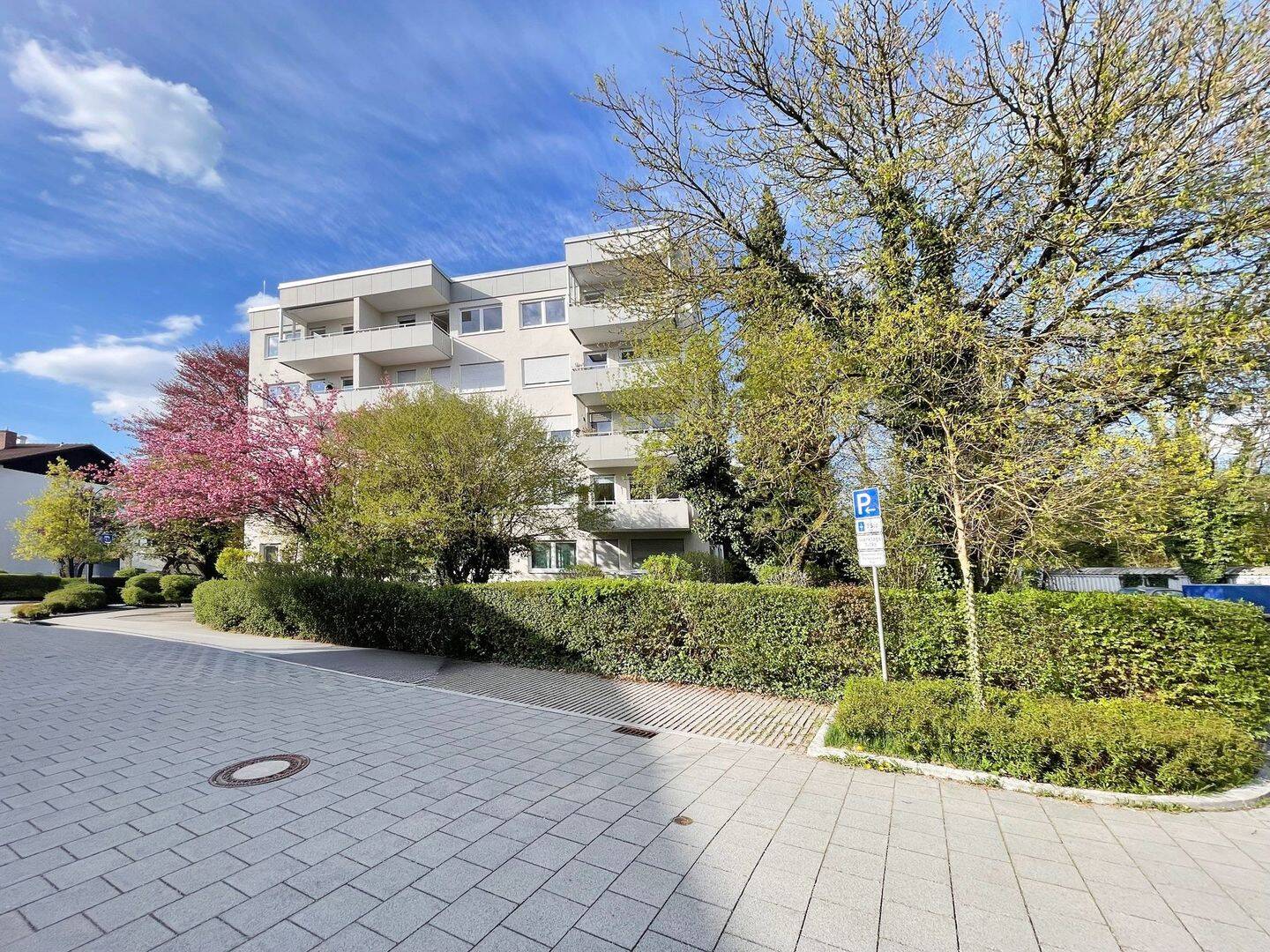 Starnberg: Großzügige 2 Zimmer Wohnung mit Südbalkon im II.OG
