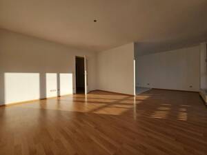 Zentral, aber ruhig! Traumhaft sonnige Top 2-Zimmer-Wohnung mit Balkon in Erlangen – 91052 Erlangen – Vorschaubild 3