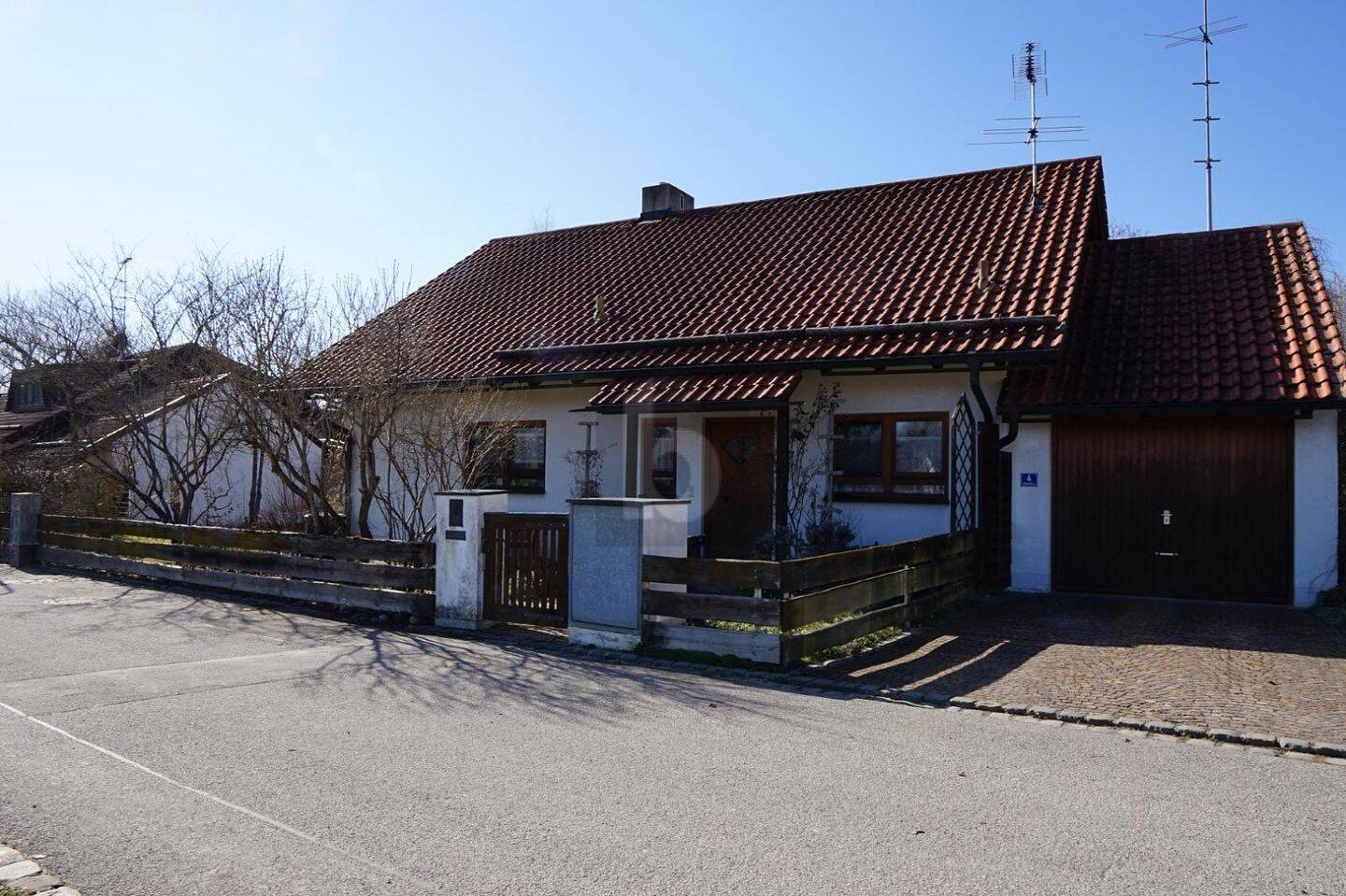 IHR SONNIGES PLÄTZCHEN IM 5 SEEN-LAND – Weßling – Bild 1 von 4