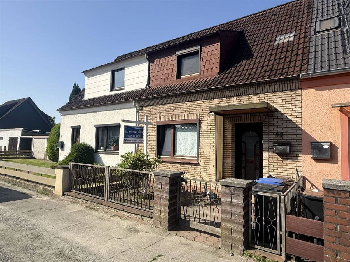 Reihenmittelhaus mit großem Grundstück und vielseitigem Potenzial in Bremen Oslebshausen – 28239 Bremen – Bild 1 von 9