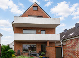 PURNHAGEN-IMMOBILIEN - Vegesack/Aumund, freist. 3-Parteienhaus mit 2 Garagen nahe der Fußgängerzone – 28755 Bremen – Vorschaubild 2