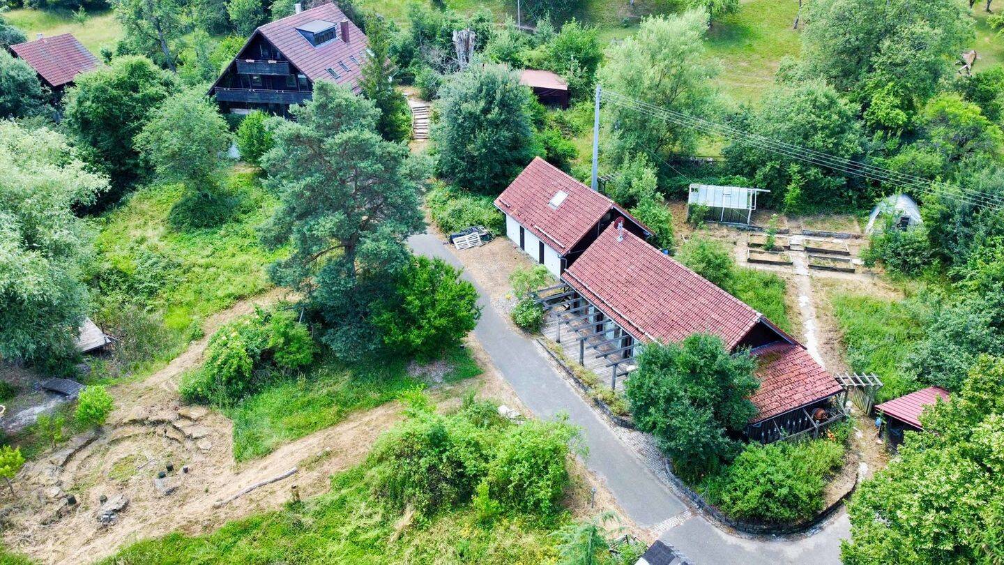 Traumkulisse mit Talblick: 3,5 ha für Wohnen, Arbeit, Freizeit, Tierhaltung und kreative Projekte – Oberrot – Vorschaubild 2
