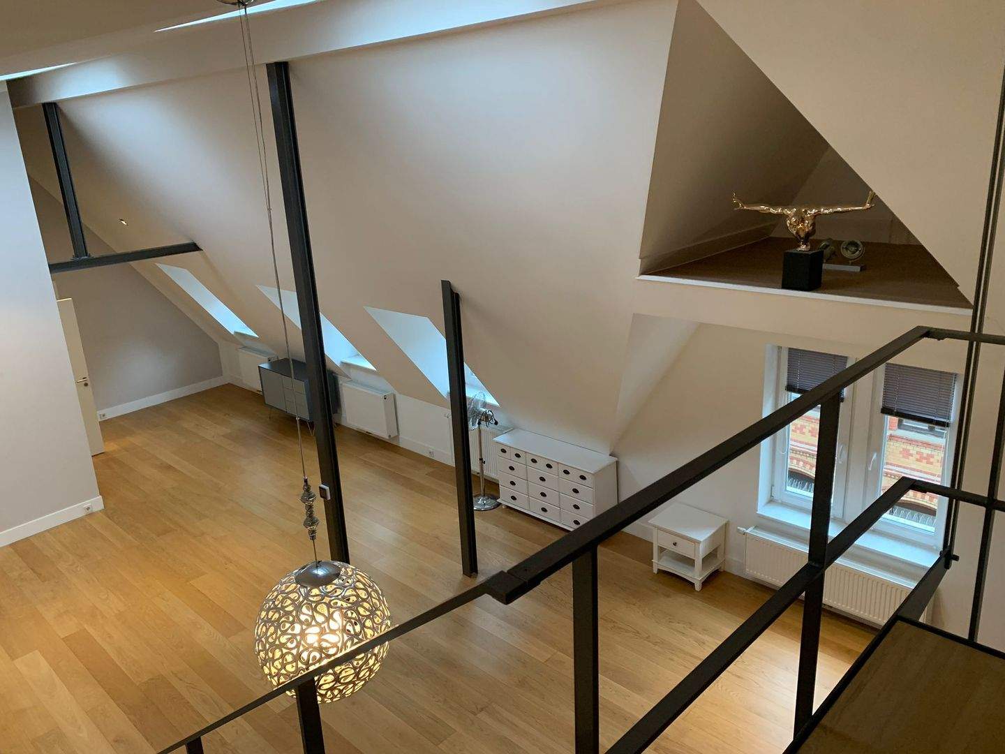 Penthouse mit Dachterrasse. Penthouse with roof terrace. – Wiesbaden – Vorschaubild 4