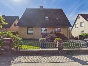 Gepflegtes Einfamilienhaus mit großem Garten, Balkon, Terrasse, Garage inkl. Ausbaureserve in Lübeck – 23569 Lübeck – Vorschaubild 3