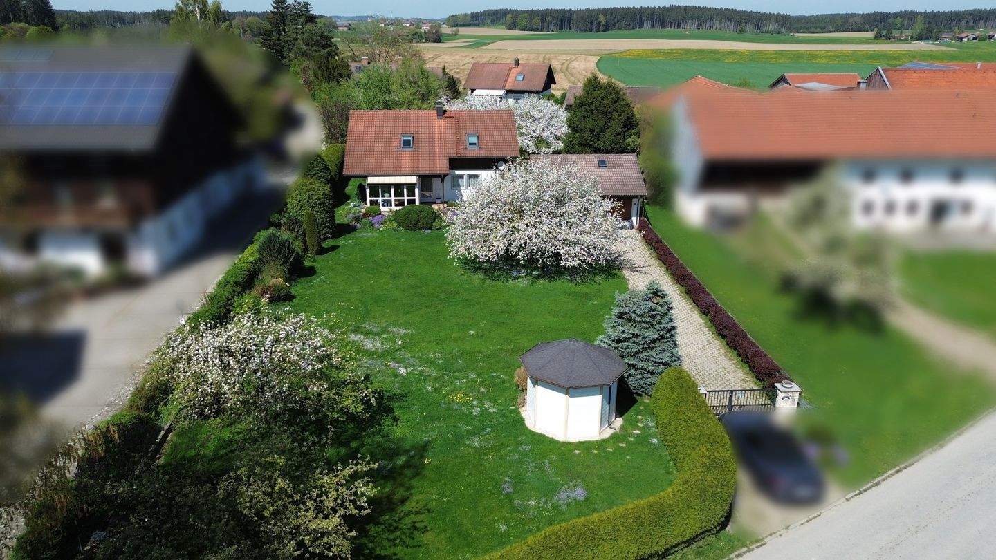 Provisionsfrei! EFH in idyllischer Lage inkl. Bauplatz für 5-Familienhaus lt. Vorbescheid. – Obing – Bild 1 von 9