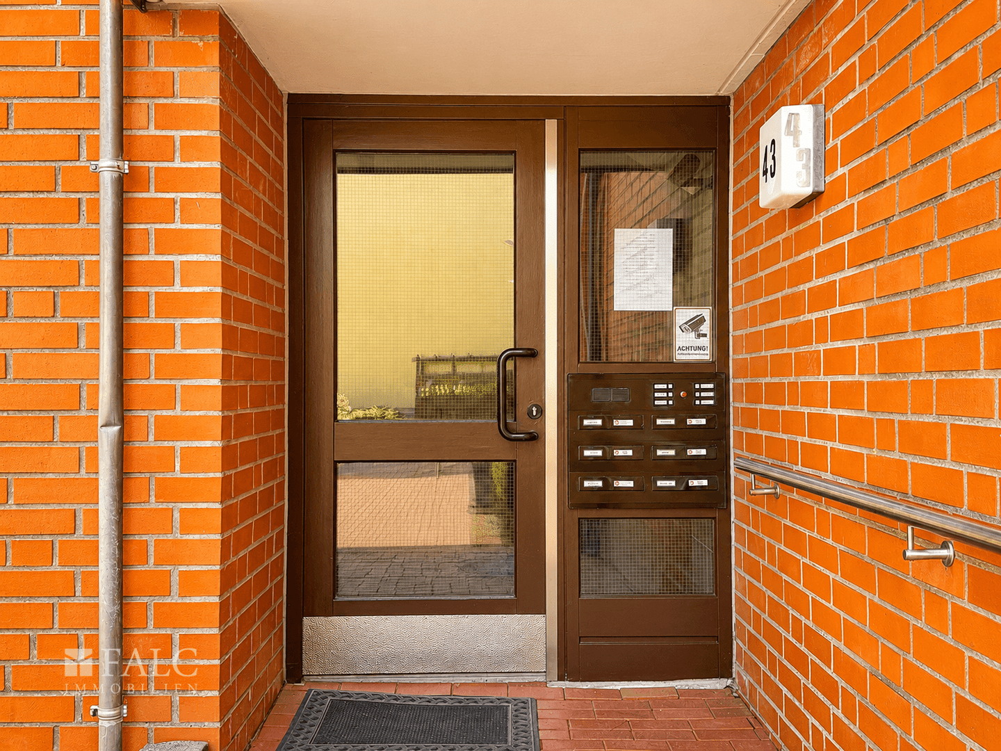 Gepflegte 2-Zimmer-ETW mit Balkon, Stellplatz und EBK - ideal für Eigennutzer und Kapitalanleger – Bremerhaven – Vorschaubild 4