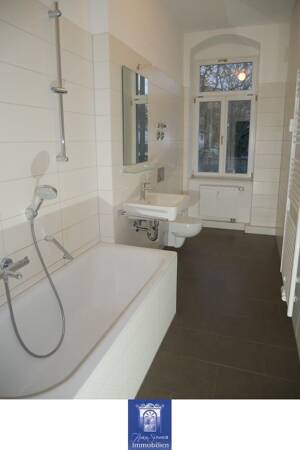 Eindrucksvolle Wohnung mit Balkon, Tageslichtbad mit Wanne! – 1307 Dresden – Vorschaubild 7