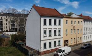 Mehrfamilienhaus mit drei Wohneinheiten und zusätzlichem Bebauungspotenzial