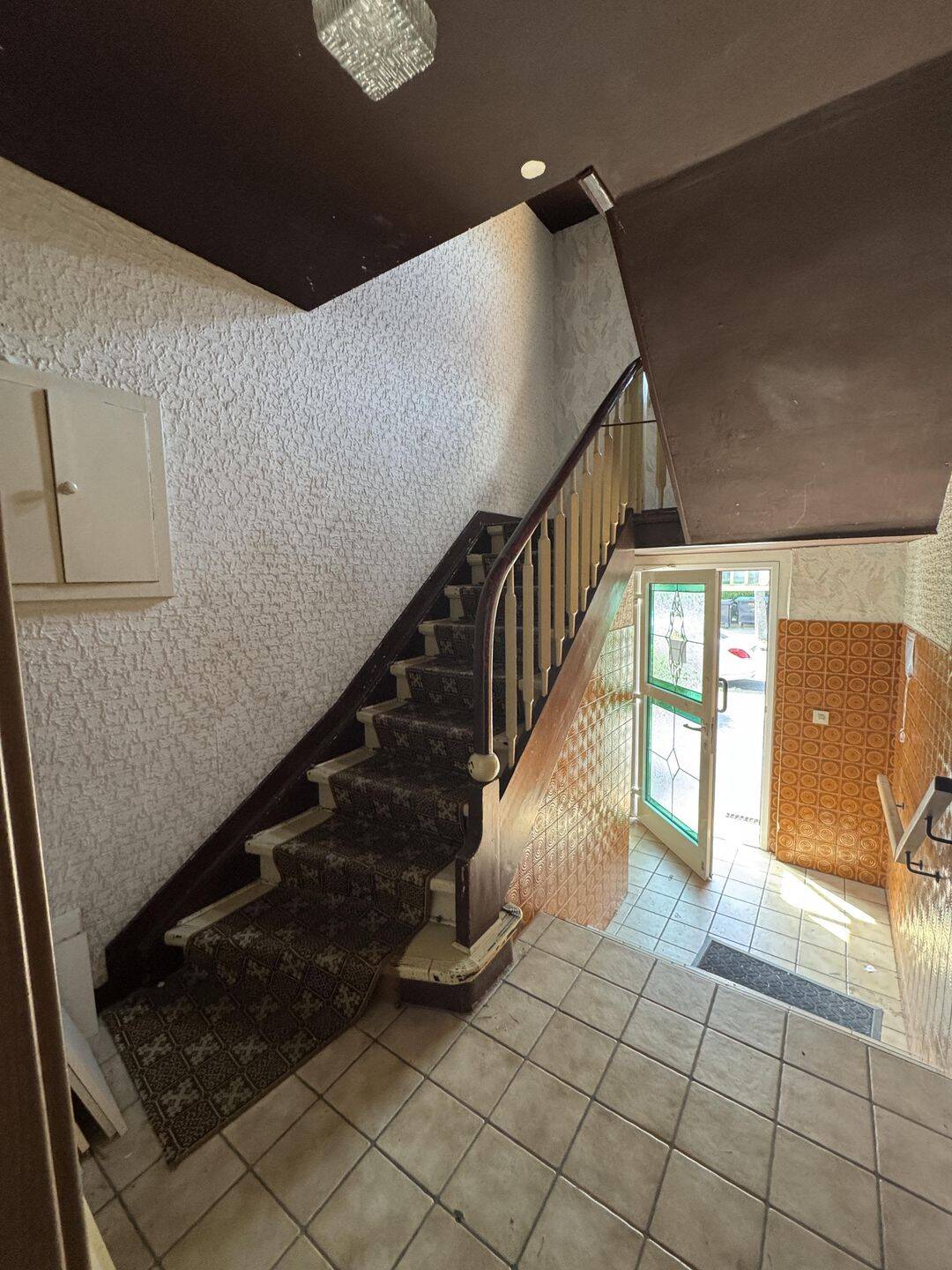 Teilsaniertes Dreifamilienhaus mit Potenzial, inkl. 7 Garagen & 3 Stellplätzen – Bochum – Vorschaubild 6