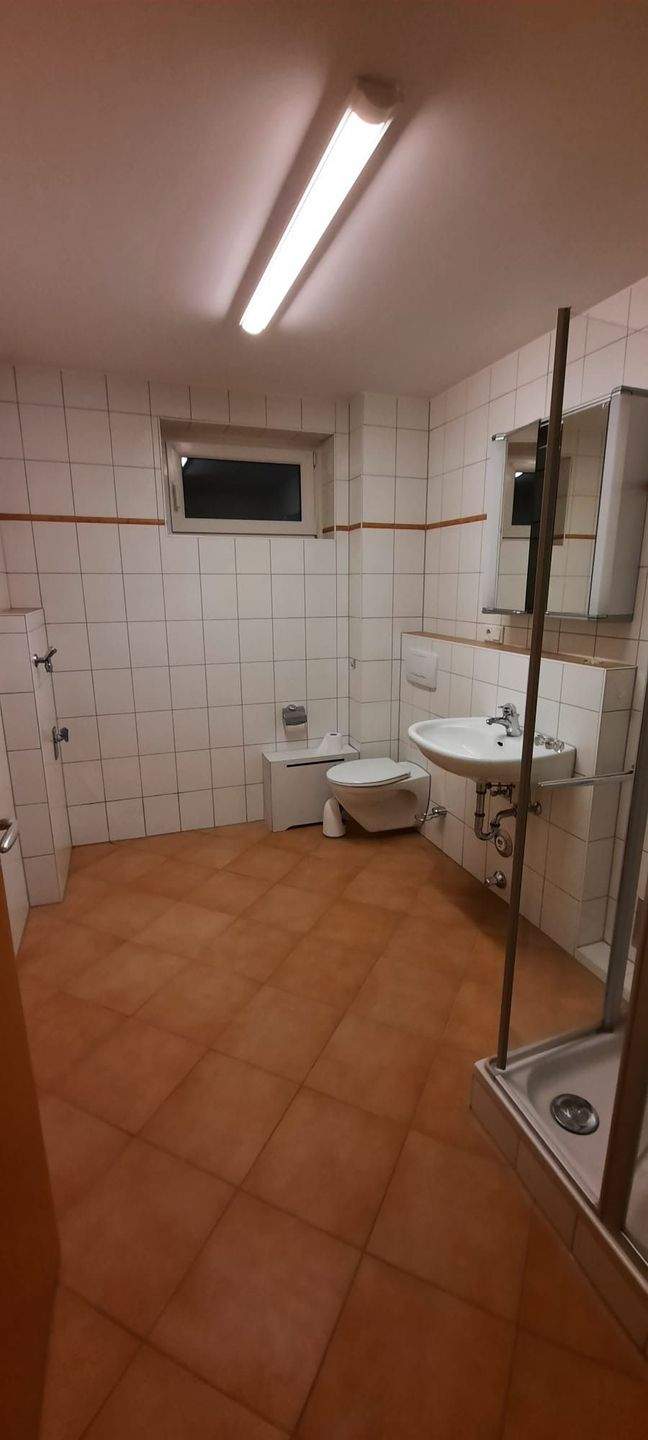 Schöne EG-Terrassenwohnung mit Souterrain, EBK, Garten, Garage und Kfz.-Stellplatz am Ortsanfang von Gerolfing in 2-FMH – Ingolstadt – Vorschaubild 6