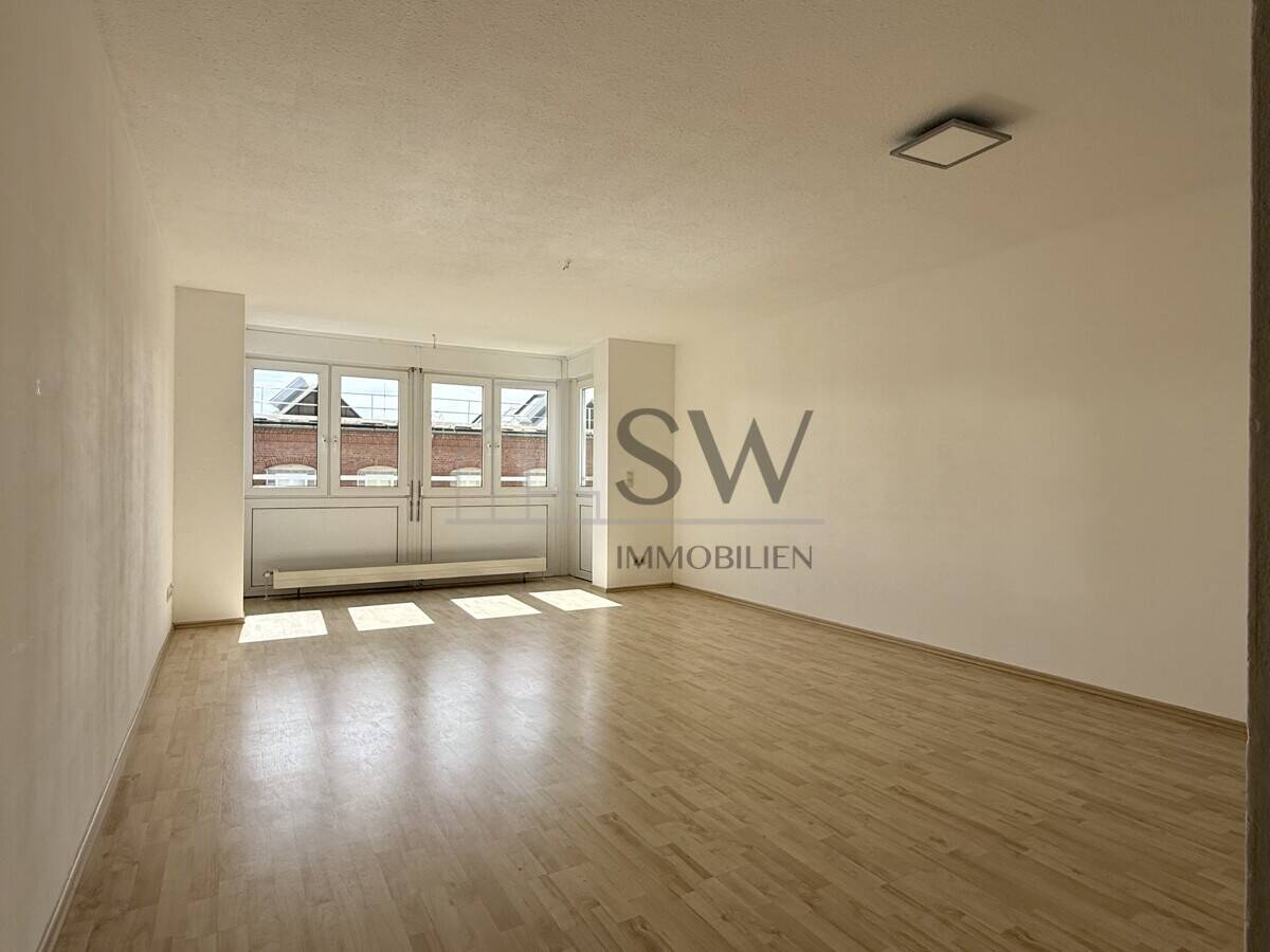 Lichtdurchflutete 2-Zimmer-Wohnung mit Aufzug & Duplex-Stellplatz in Nürnberg