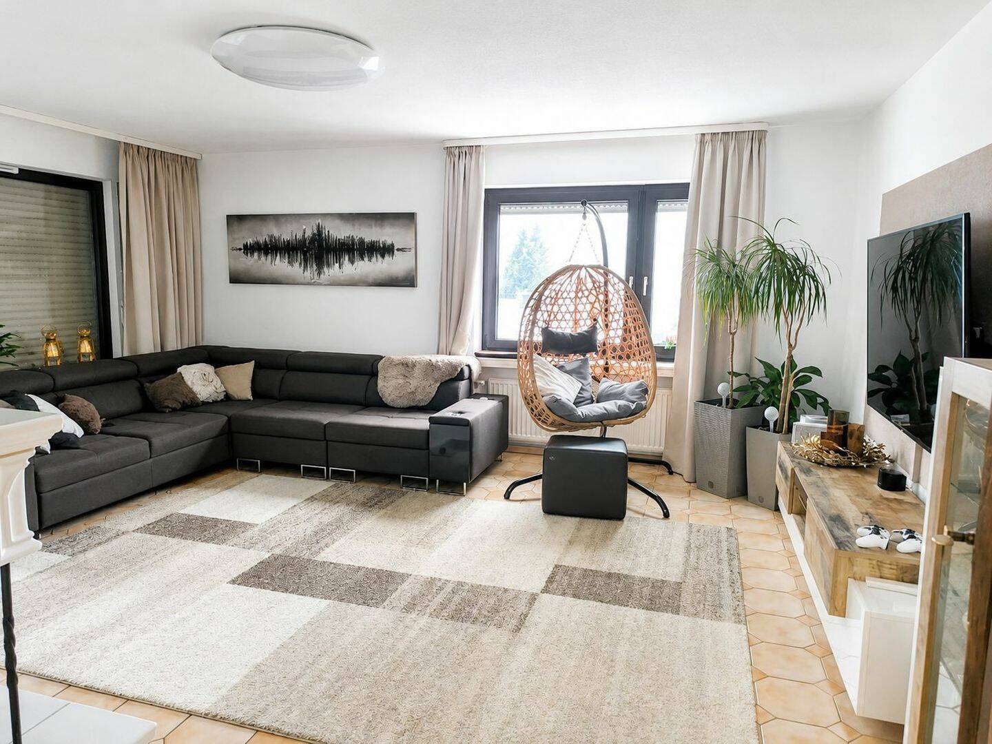 Großzügiges Zweifamilienhaus mit Garten, Balkon und vielseitigen Nutzungsmöglichkeiten – Lüdenscheid – Bild 1 von 4