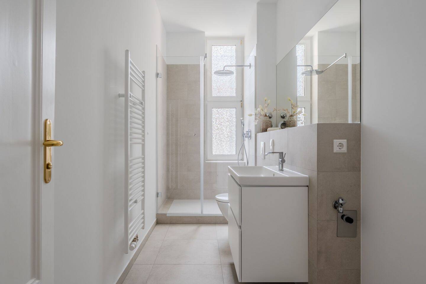 Modernisierter Altbau mit Balkon und Fahrstuhl – Berlin – Vorschaubild 8