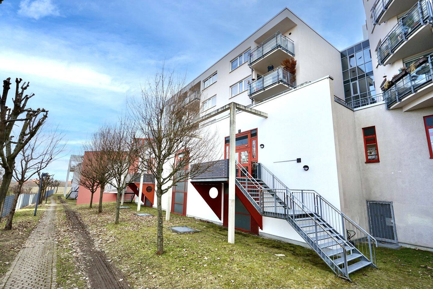 Barrierefreie Zwei-Raum-Wohnung mit Stellplatz und Cityblick