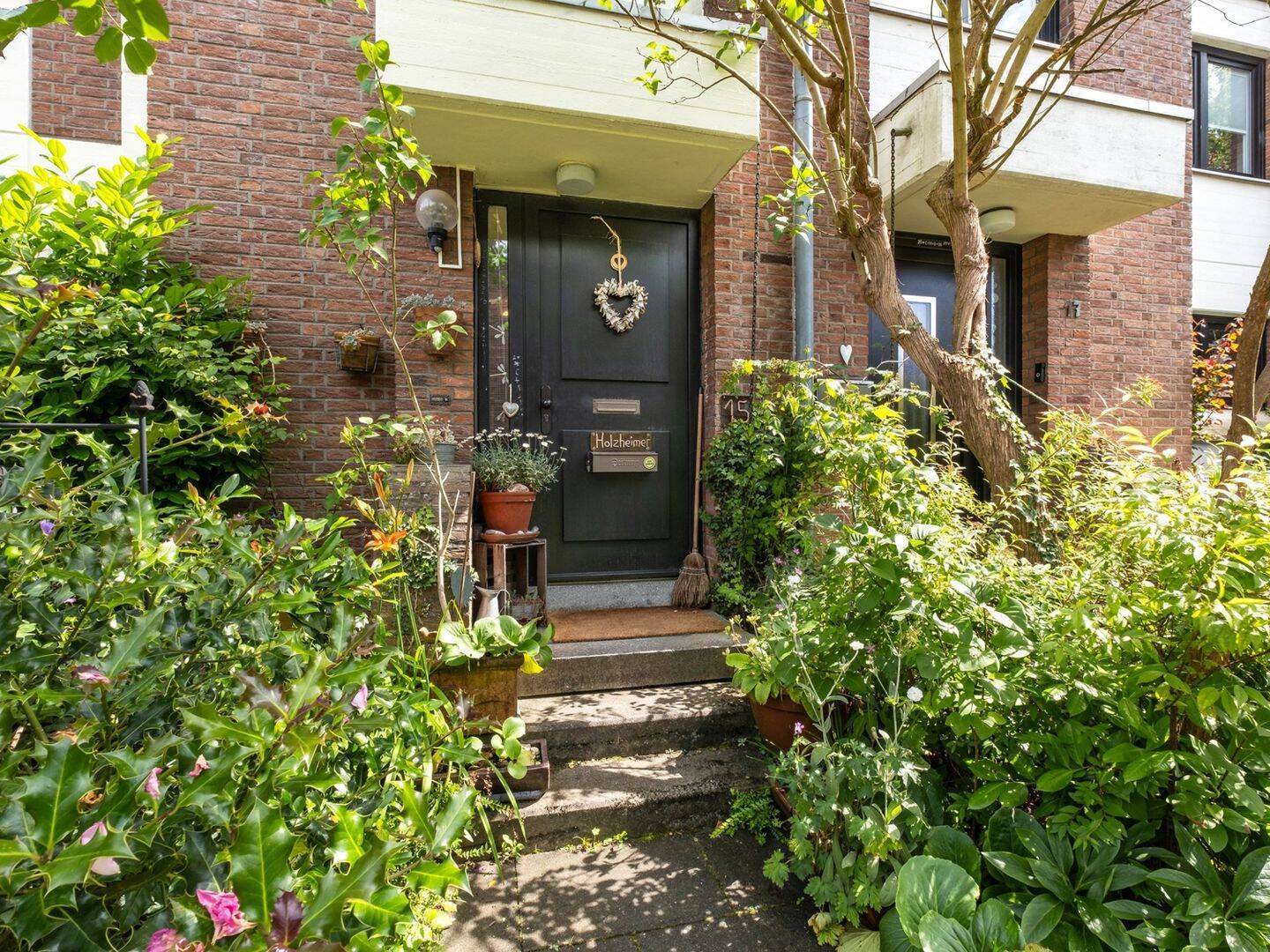 Einfamilienhaus in ruhiger Stichstraße mit 7,5 Zimmern – Erftstadt – Vorschaubild 3