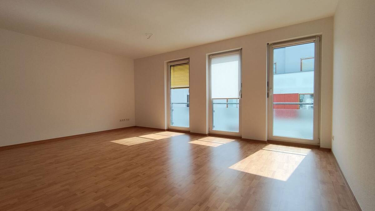 Großzügige 3-Zimmer-Wohnung mit Balkon in Erfurt-Zentrum – Augustinerstraße 28, 99084 Erfurt – Bild 1 von 9