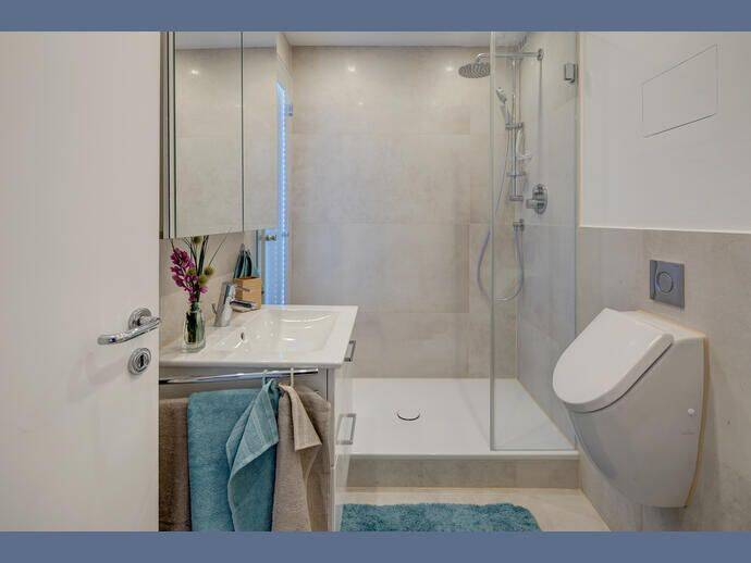 Möbliert: Moderne und gemütliche 2,5-Zimmer Wohnung auf Zeit – München – Vorschaubild 7