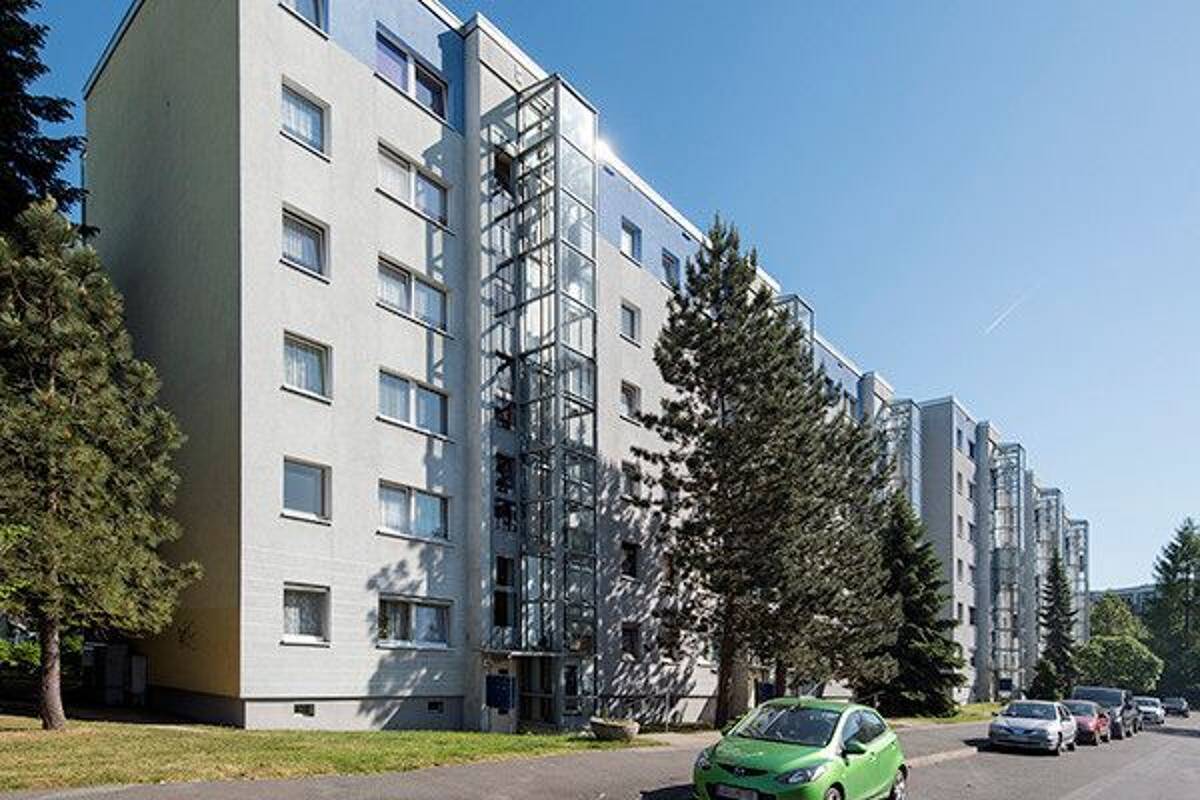 Zum Wohlfühlen: 3-Zimmerwohnung im Erdgeschoß mit Balkon! – 1239 Dresden – Bild 1 von 4