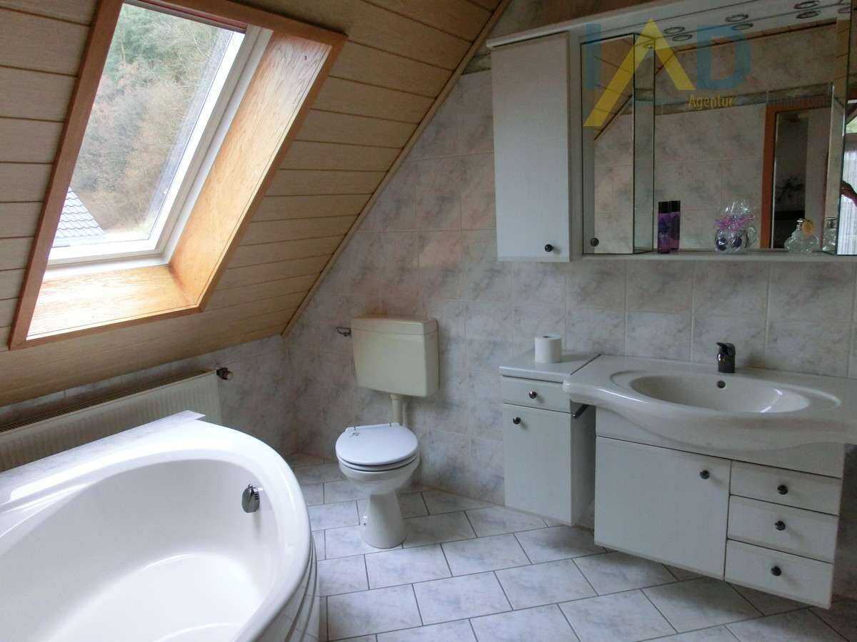 Wohnen im Thüringer Wald: Haus mit Einliegerwohnung und weitläufigem Grundstück – Probstzella – Vorschaubild 8