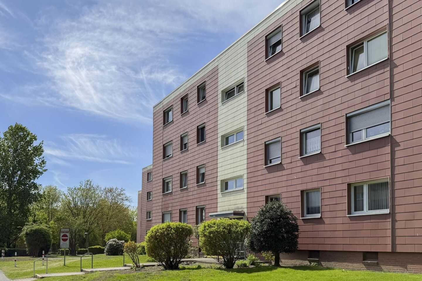 Renovierungsbedürftige 4-Zimmer-Wohnung mit Balkon in begehrter Weststadtlage