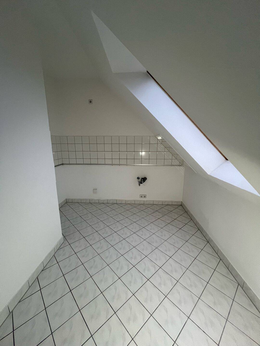 DG-Whg. mit Lift / Laminat / Bad mit Fenster !!! – Chemnitz – Vorschaubild 9