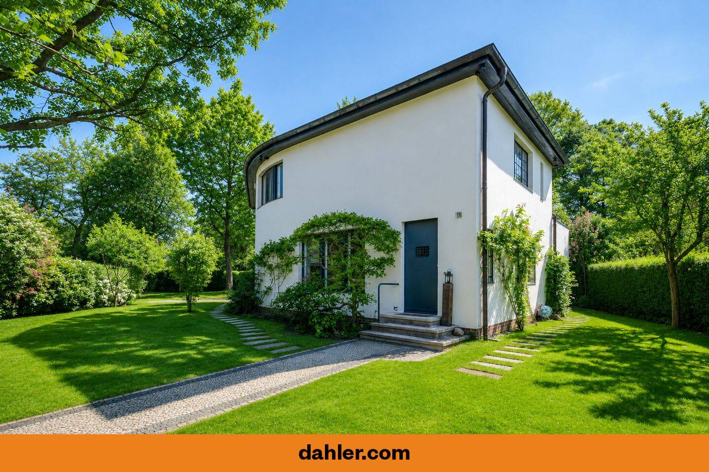 Elegante Villa der frühen Moderne mit klaren Linien am Finkenpark