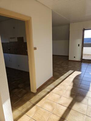 Großzügige Maisonette- Dachgeschosswohnung mit Balkon in Trier- Tarforst ab sofort verfügbar. – 54296 Trier – Vorschaubild 3