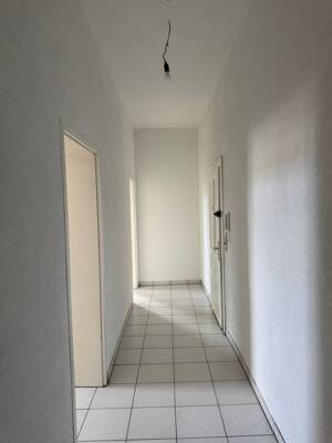 "GOOD NEWS" IM NORDEND: Sonnige Altbauwohnung mit 2 Zimmern und Tageslichtbad -sofort frei-. – 60318 Frankfurt am Main – Vorschaubild 8