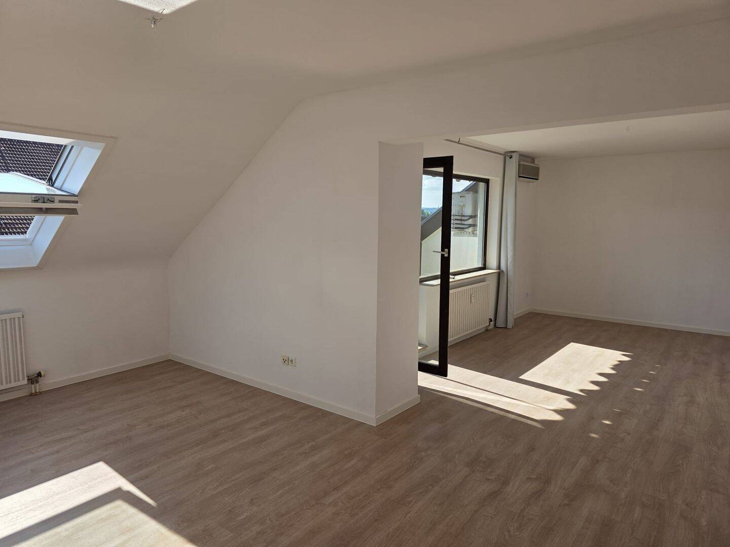 Anfragen bitte nur per Mail! Schöne, teilrenovierte 2,5 Zimmer Wohnung in der Karlsruher Waldstadt – Karlsruhe – Vorschaubild 7