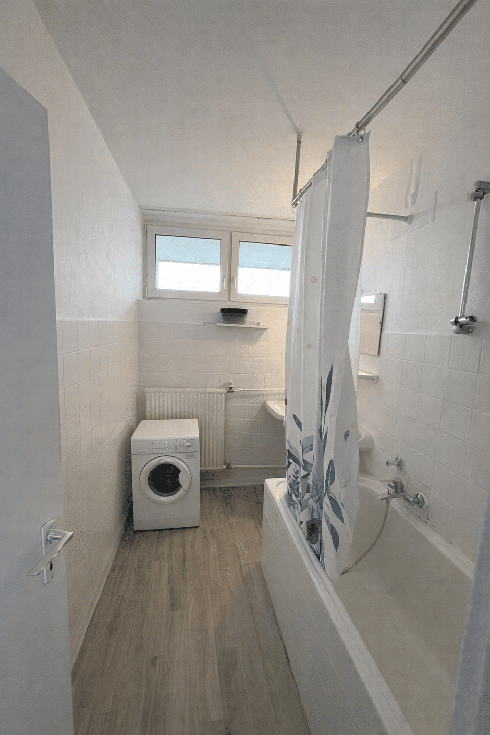 Bezugsfreie und gut geschnittene 2-Zimmer-Wohnung mit zwei großzügigen Südbalkonen – Erlangen – Vorschaubild 4