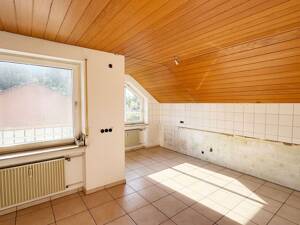 Erstbezug nach Renovierung: Großzügige 4-Zimmer-Wohnung mit Westbalkon & Dachboden – 89079 Ulm – Vorschaubild 2