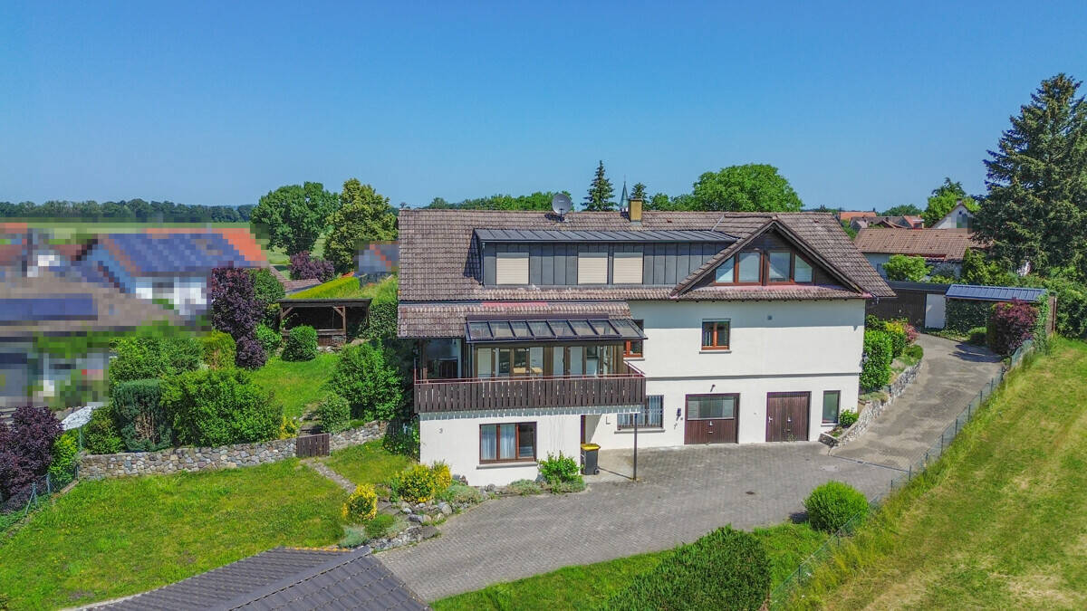 Wohnhaus mit drei Einheiten, Wintergarten und großem Grundstück in unverbaubarer Ortsrandlage – Bad Waldsee – Vorschaubild 2