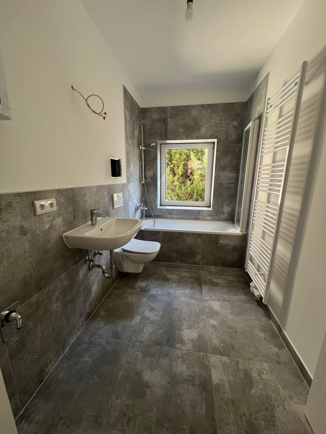 ***frisch sanierte 2 Zi. WE, Parkettboden, Tageslichbad mit Wanne, Balkon, etc.*** – Leipzig – Vorschaubild 8