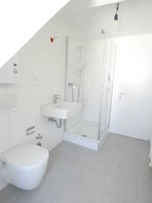 ** Modernisierte 2-Zi-DG-Wohnung in Frohnhausen** – 45144 Essen – Vorschaubild 3