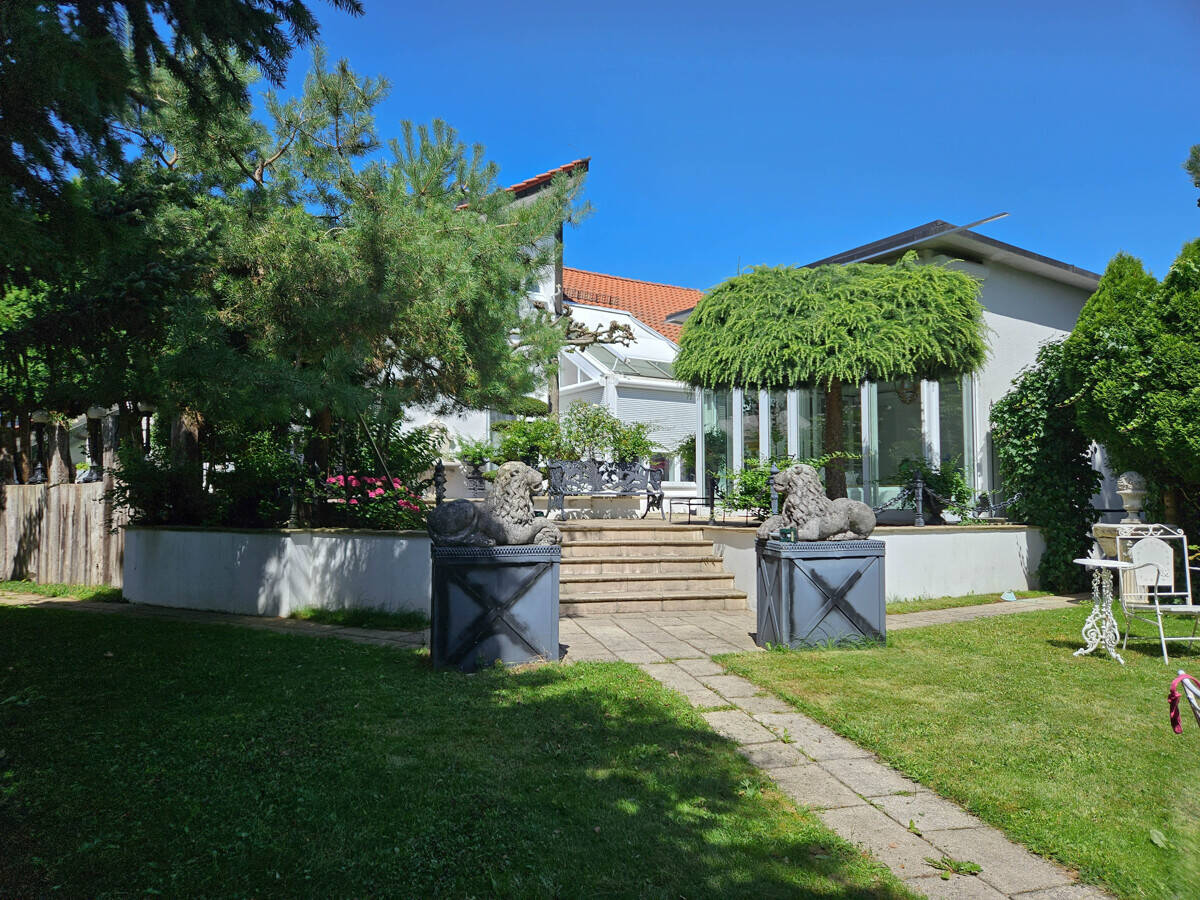 Traumhaft schönes Anwesen mit parkähnlichem Garten und Wellnessbereich – Essingen – Vorschaubild 2