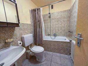 Großzügiges Zuhause für Familien: 6 Zimmer, 2 Bäder, 45 m² Terrasse + Garagen – 47058 Duisburg – Vorschaubild 9