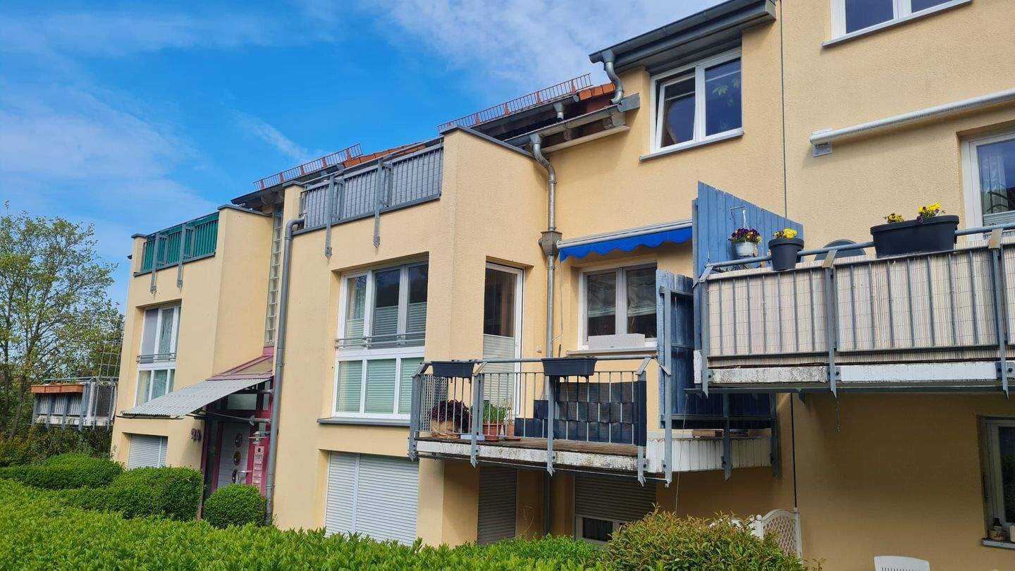 Stadtnah & im Grünen: Helle 2-Zimmer-Wohnung mit Balkon, EBK