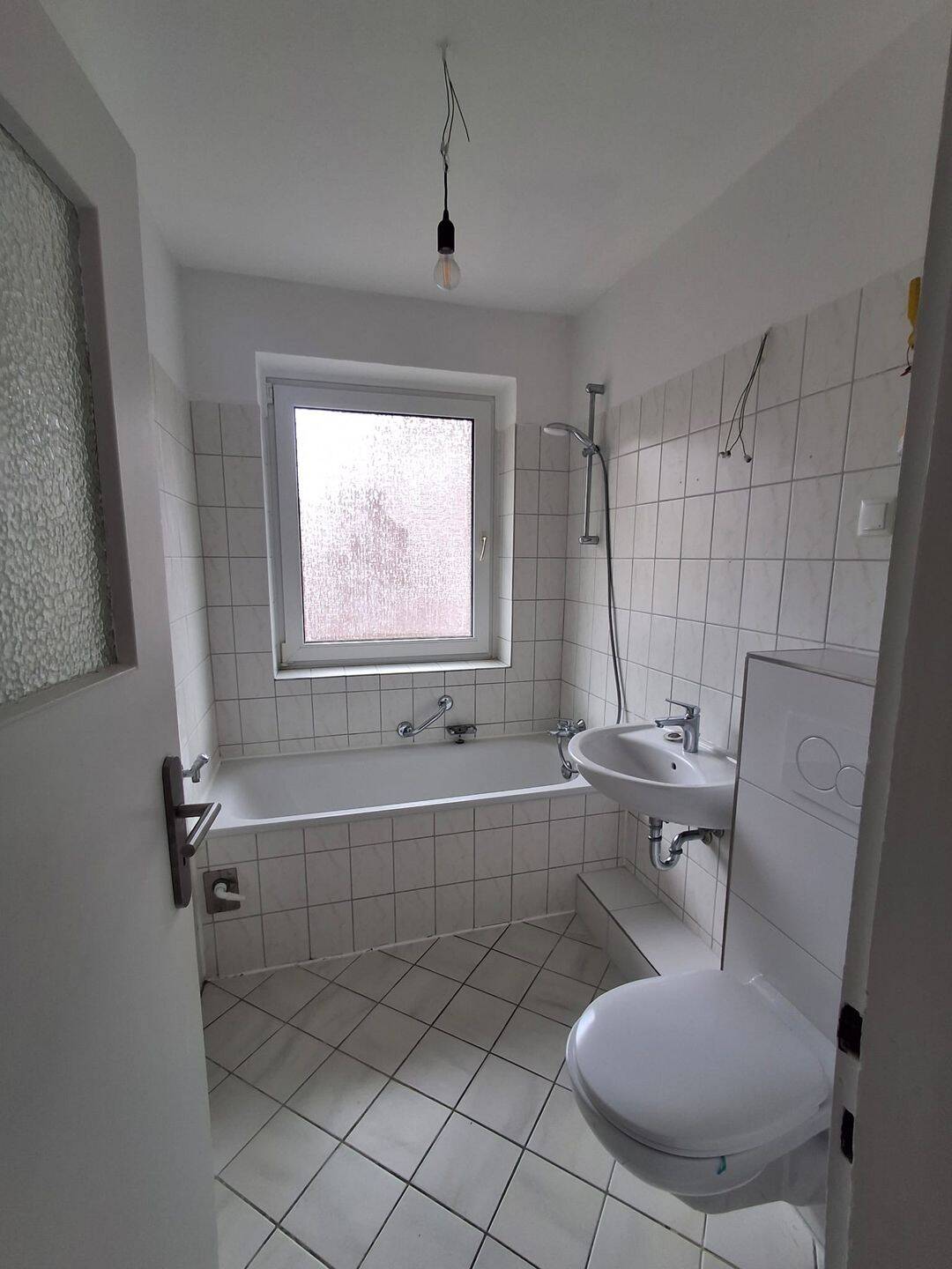 Helle 3-Zimmer-Wohnung mit Balkon und Einbauküche in zentraler Lage – Bremerhaven – Vorschaubild 3