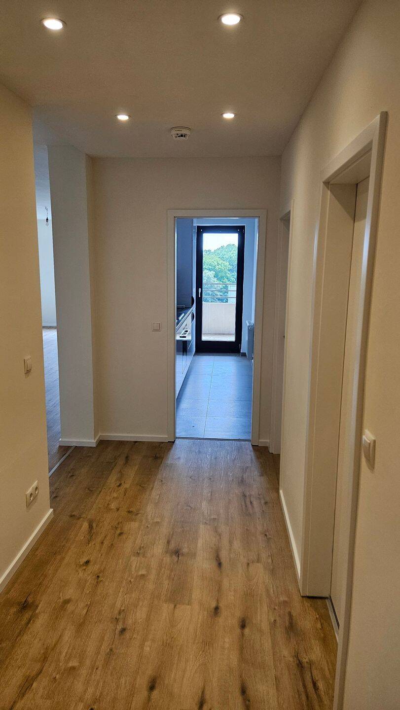 NEU RENOVIERT ZUM EINZUG! 2-Raum-Wohnung mit Balkon in der 7. Etage – Bremen – Vorschaubild 4