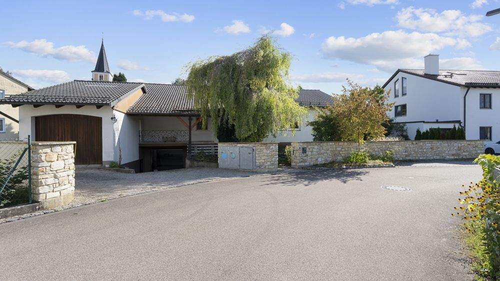 Charmanter Bungalow mit zwei Garagen auf großzügigem Grundstück – Ingolstadt – Vorschaubild 2