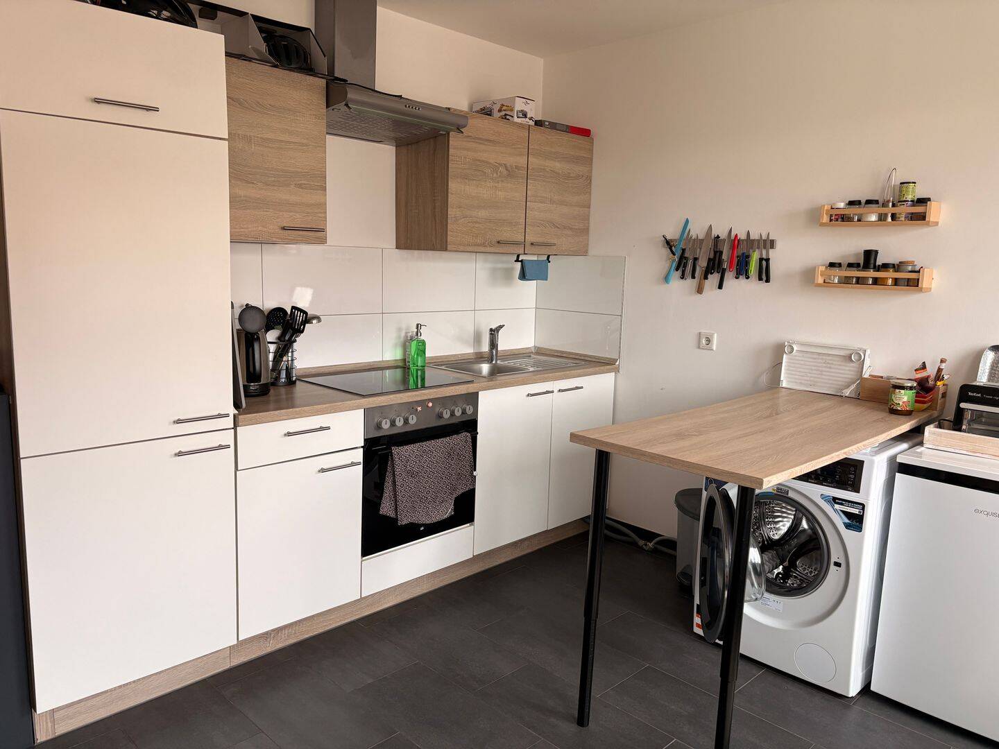 Großzügige, renovierte 2-Zimmer-Wohnung mit Einbauküche in Nürnberg - Rennweg