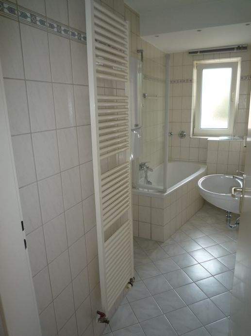 gepflegte, helle,moderne 2 ZW , neues Echtholzparkett, Bad mit Wanne und Fenster, Balkon – Nürnberg – Vorschaubild 8
