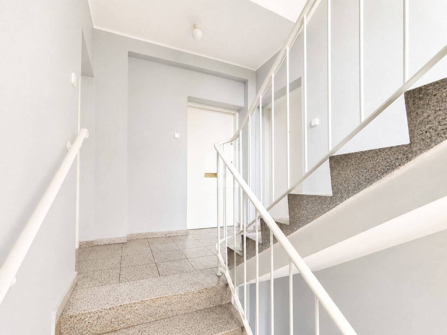 WINDISCH IMMOBILIEN - vermietete 2,5-Zimmer-Wohnung am Thomasiusplatz mit sonnigem West-Balkon – München – Vorschaubild 2