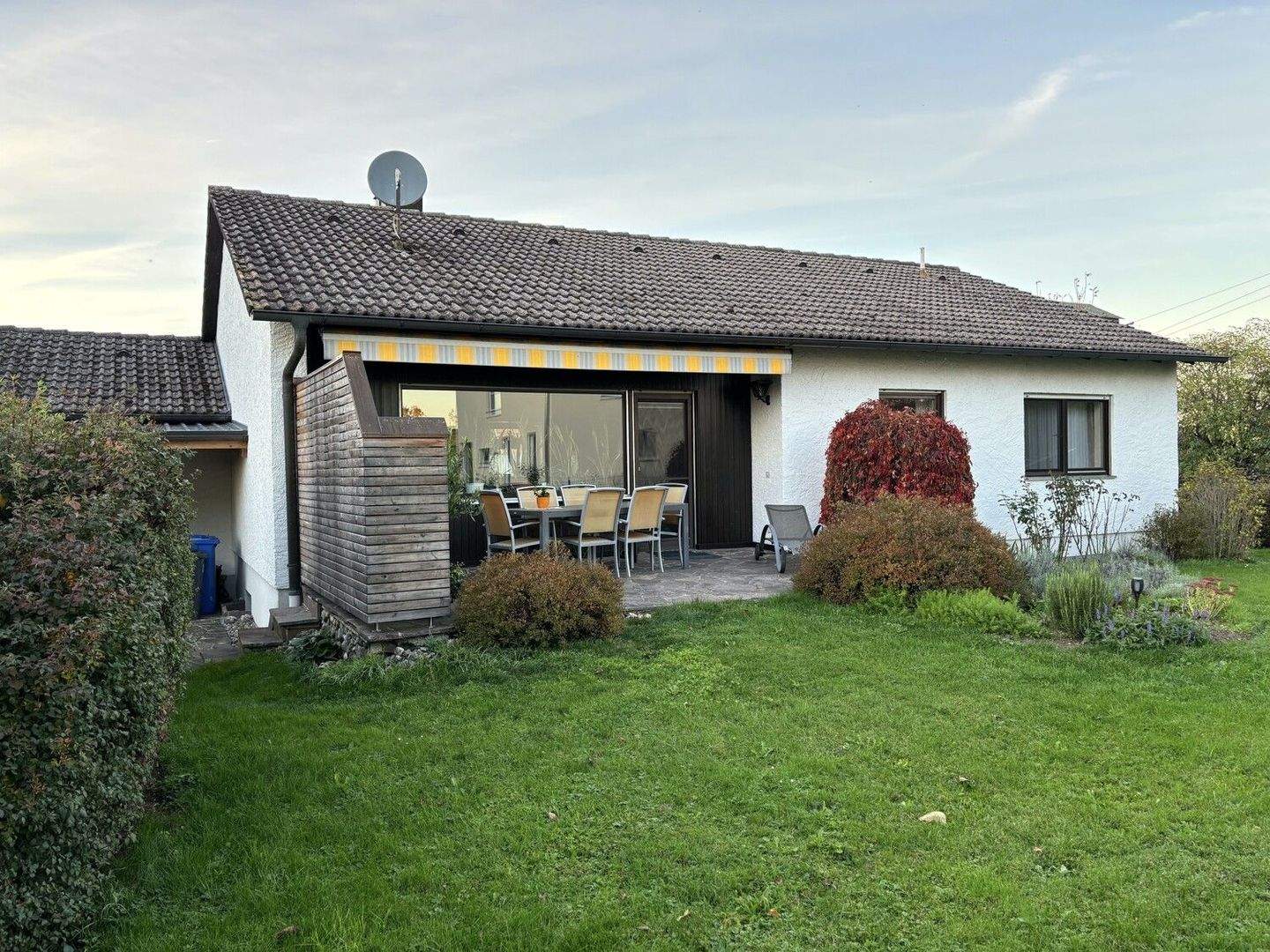 Trautes Heim, Glück allein - Einfamilienhaus mit Garten und Garage – Freystadt – Vorschaubild 2