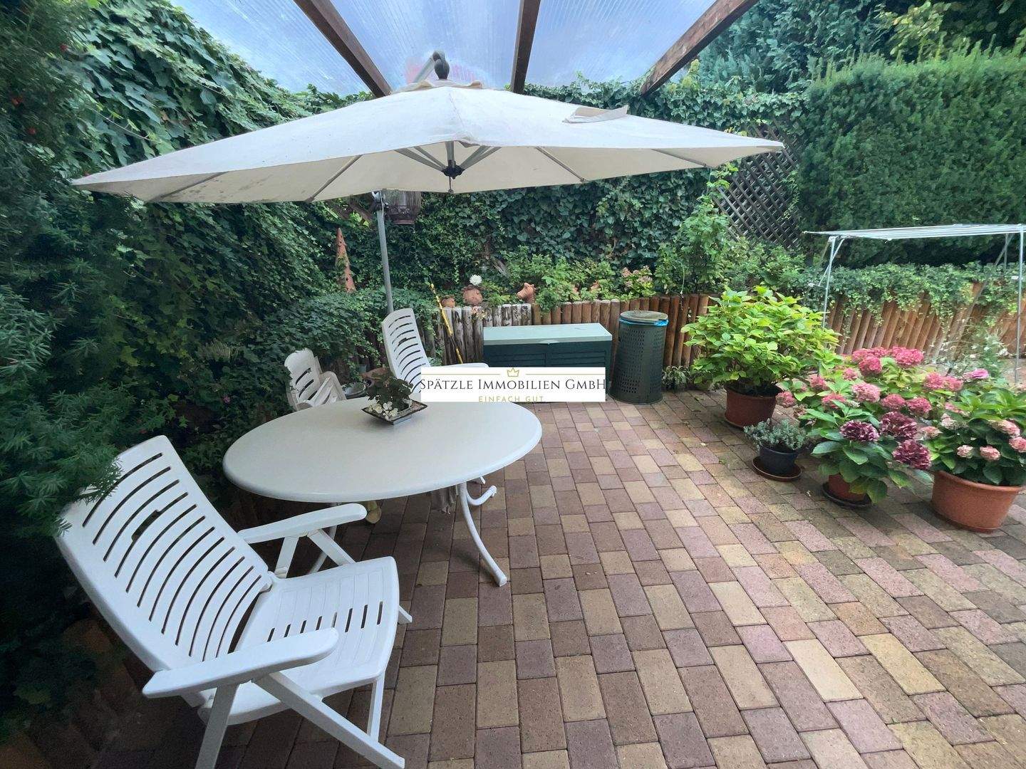 Haus Ludwigsburg | zwei Wohneinheiten | Garten | 3 Garagen & 3 Stellplätze | Spätzle Immobilien – Ludwigsburg – Bild 1 von 9