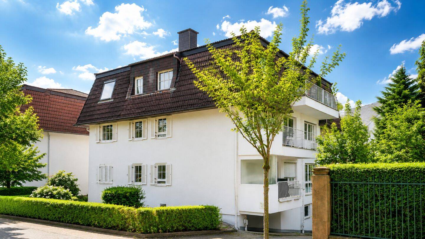 Gemütliche Wohnung mit Kamin und Balkon im Diplomatenviertel – Frankfurt am Main – Vorschaubild 2