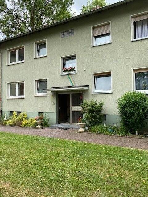 Ein Sahnehäubchen mit Tageslichtbad, neue Tapeten sowie Laminatboden..