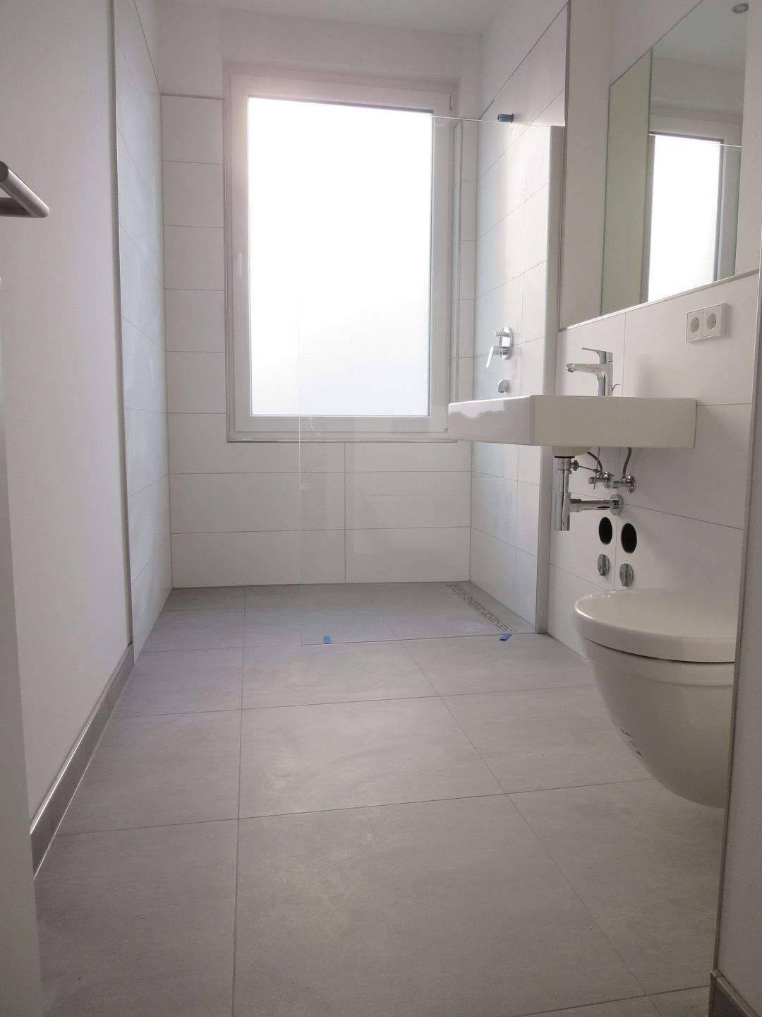 aufwendig kernsanierte 2-Zimmer-Erdgeschoss-Wohnung mit repräsentativer Einbauküche (hochmodernes Bad, Fußbodenheizung, etc.) – Stuttgart – Vorschaubild 7
