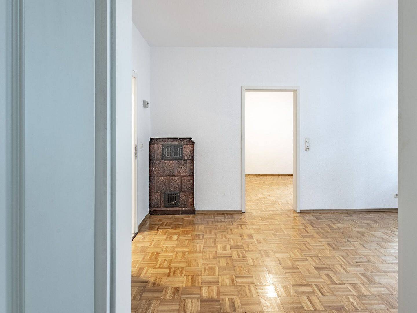 Elegante 3-Zimmerwohnung mit historischem Kachelofen – Nürnberg – Vorschaubild 4